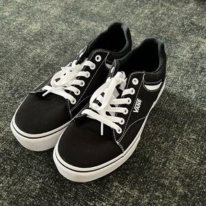 Vans Canvas Seldan Low Cut Platform Sneaker size 8